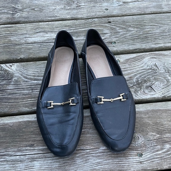 Shoes: Women's Black Casual Soft Leather Loafers - Picture 2 of 6